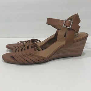 Susina Strappy Sandals Brown Leather 10M Small Wedge Heel Open Toe Ankle Strap